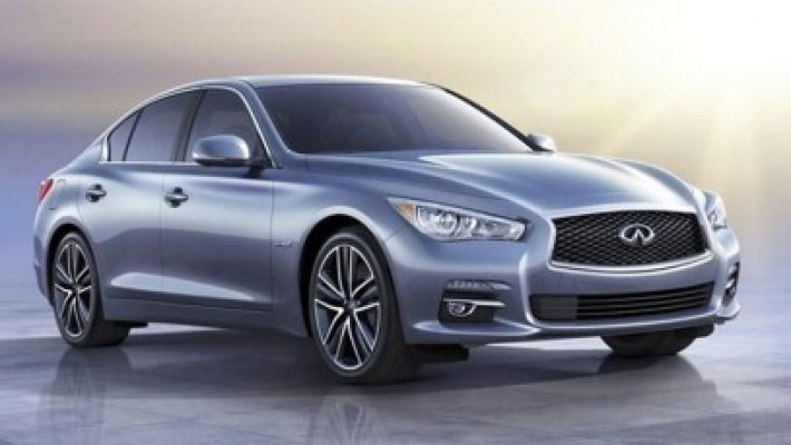 Infiniti Q50 va avea motoare Mercedes-Benz